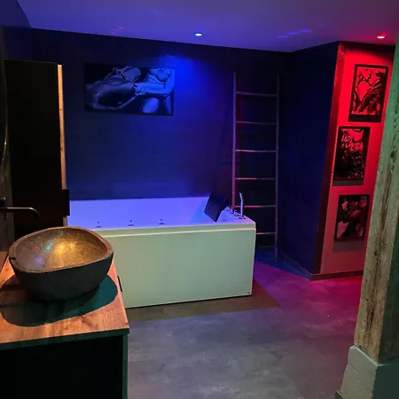 Intime Avec Sauna A Appartement